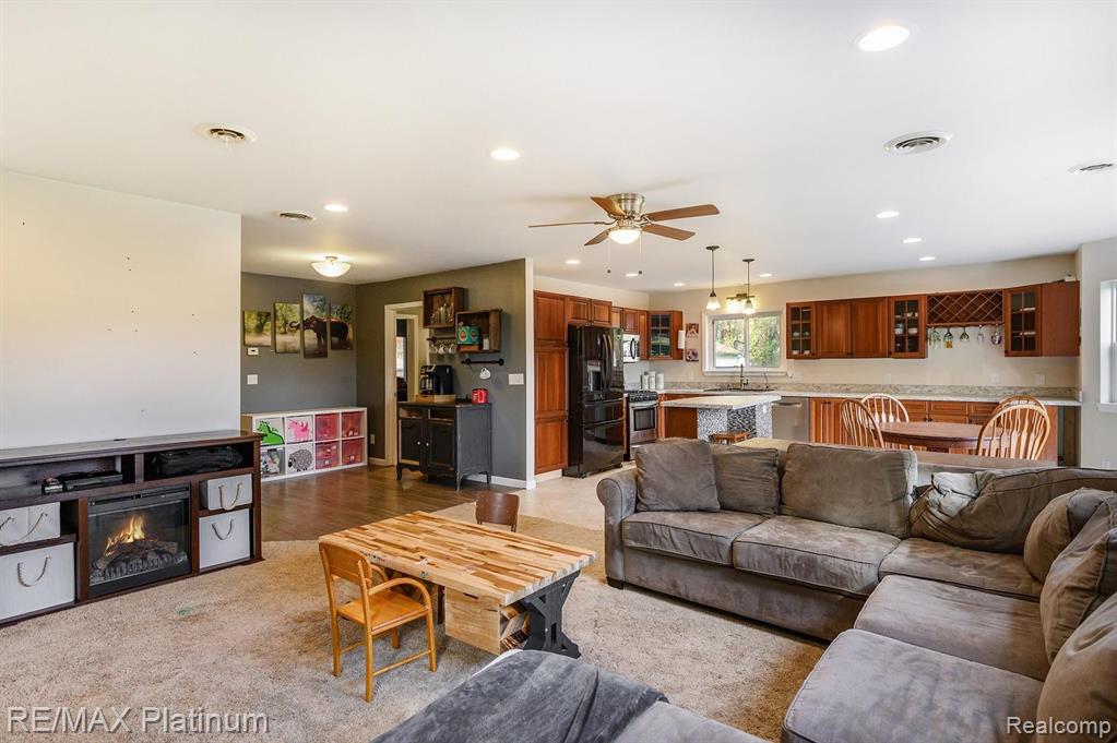 6472 Bullard Road Fenton, MI 48430 - Photo 5 of 24 Gallery Image 5
