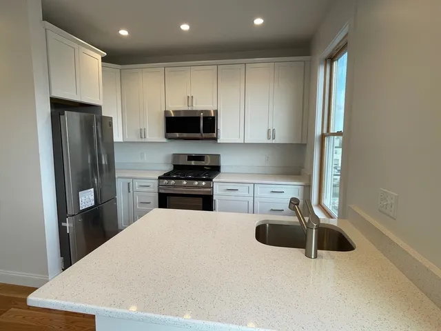 $2,895 | 245 Chelsea Street, Unit 4, Boston, MA 02128