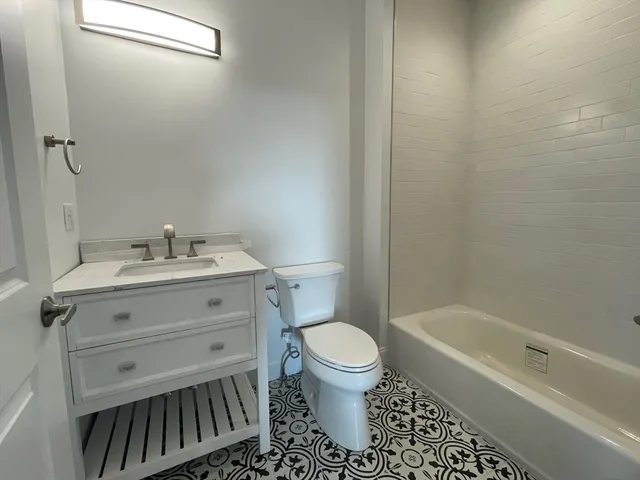 $2,895 | 245 Chelsea Street, Unit 4, Boston, MA 02128