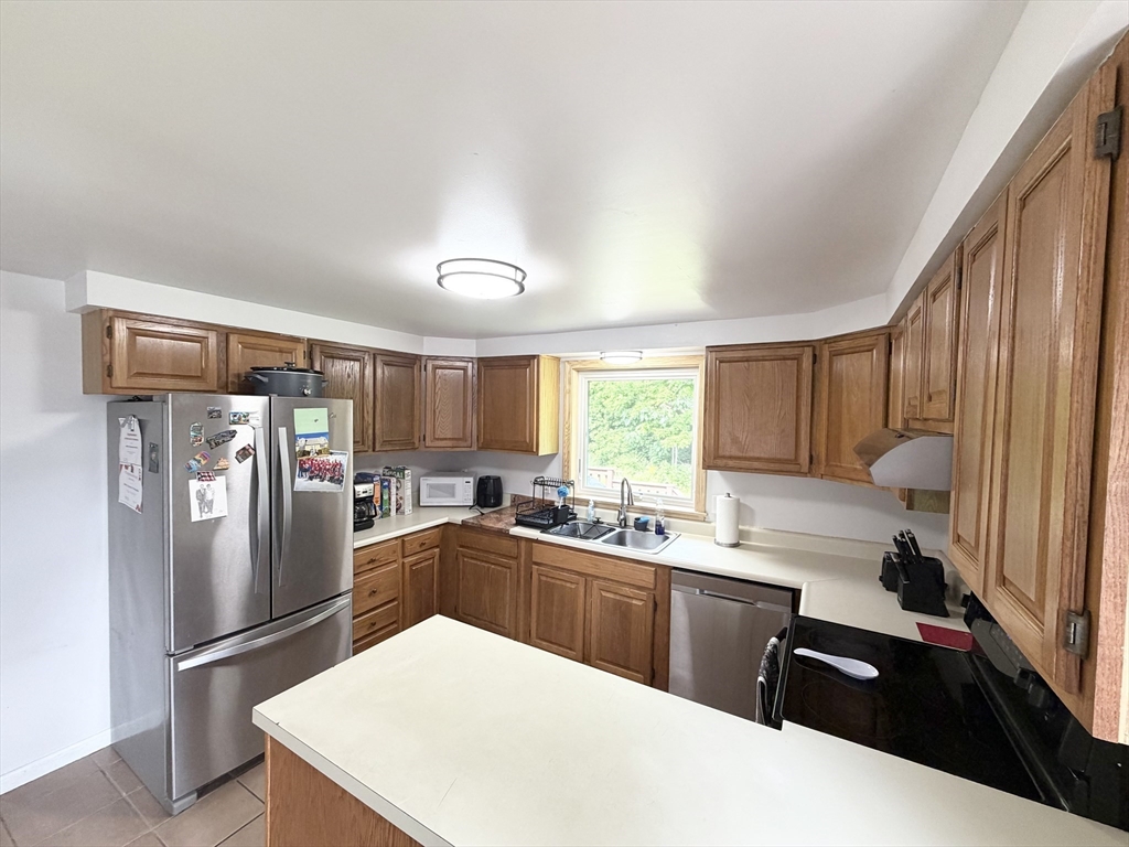 28 Armory Road Southbridge, MA 01550 - Photo 3 of 32