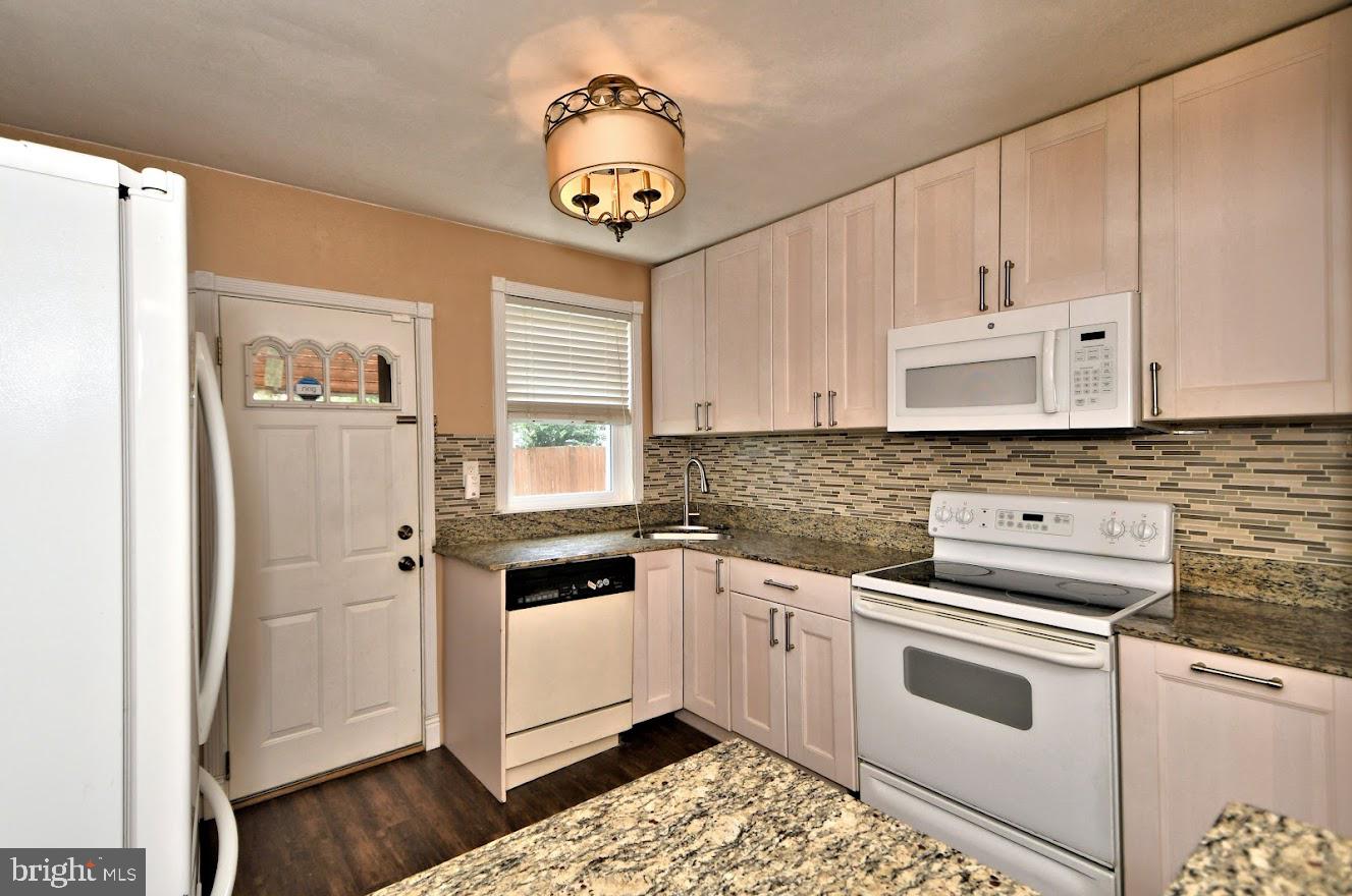 8048 Pine Road Philadelphia, PA 19111 - Photo 8 of 38 Gallery Image 8