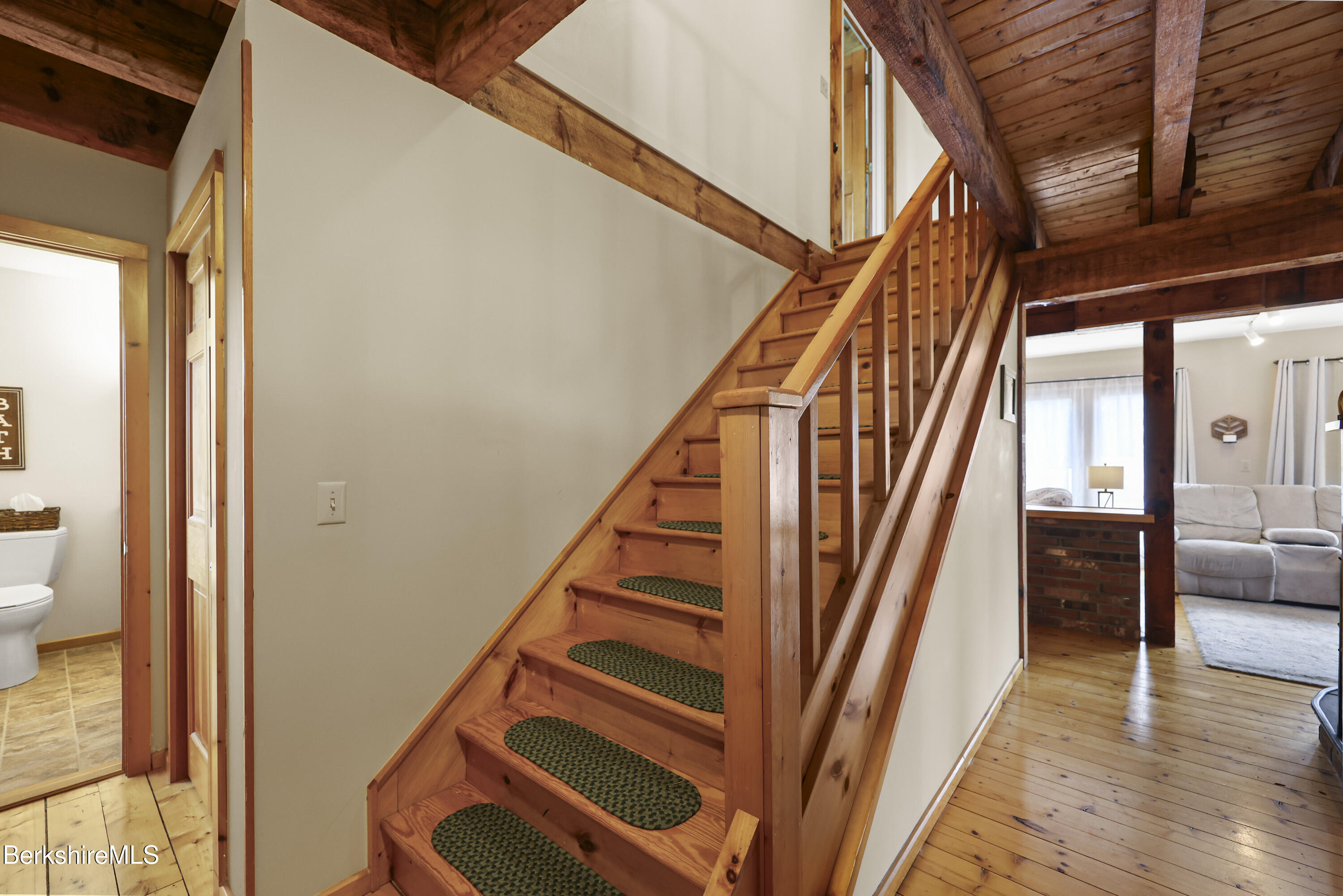 573 Stafford Hill Road Cheshire, MA 01225 - Photo 21 of 44 Foyer