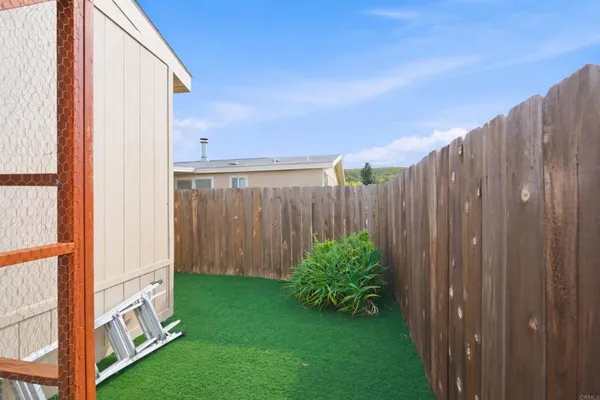 a view of a backyard with pathway