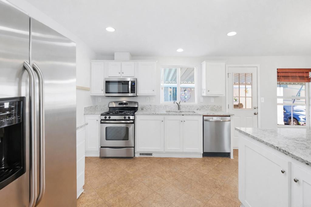 12824 Granada Drive, Unit 322 Poway, CA 92064 - Photo 5 of 26