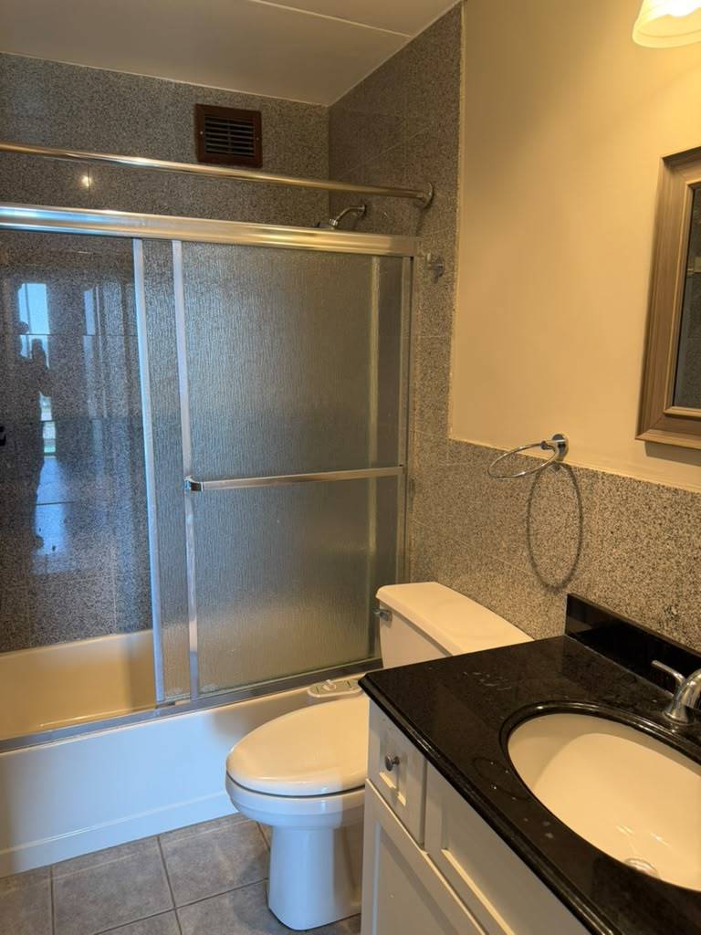 2005 South Finley Road, Unit 1008 Lombard, IL 60148 - Photo 5 of 10