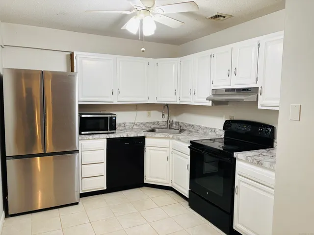 $2,000 | 507 Twin Circle Drive, Unit 507, South Windsor, CT 06074