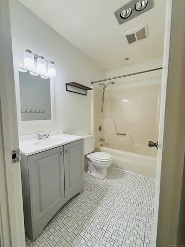 $2,000 | 507 Twin Circle Drive, Unit 507, South Windsor, CT 06074