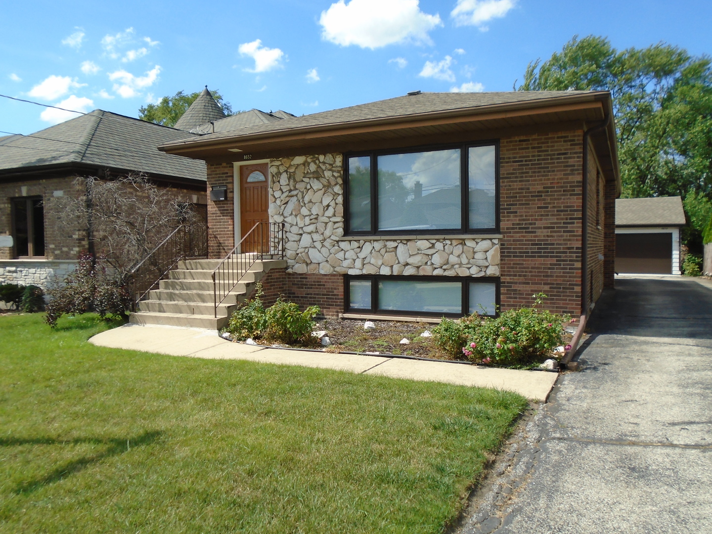 8652 West Sunset Road Niles, IL 60714 - Photo 2 of 20