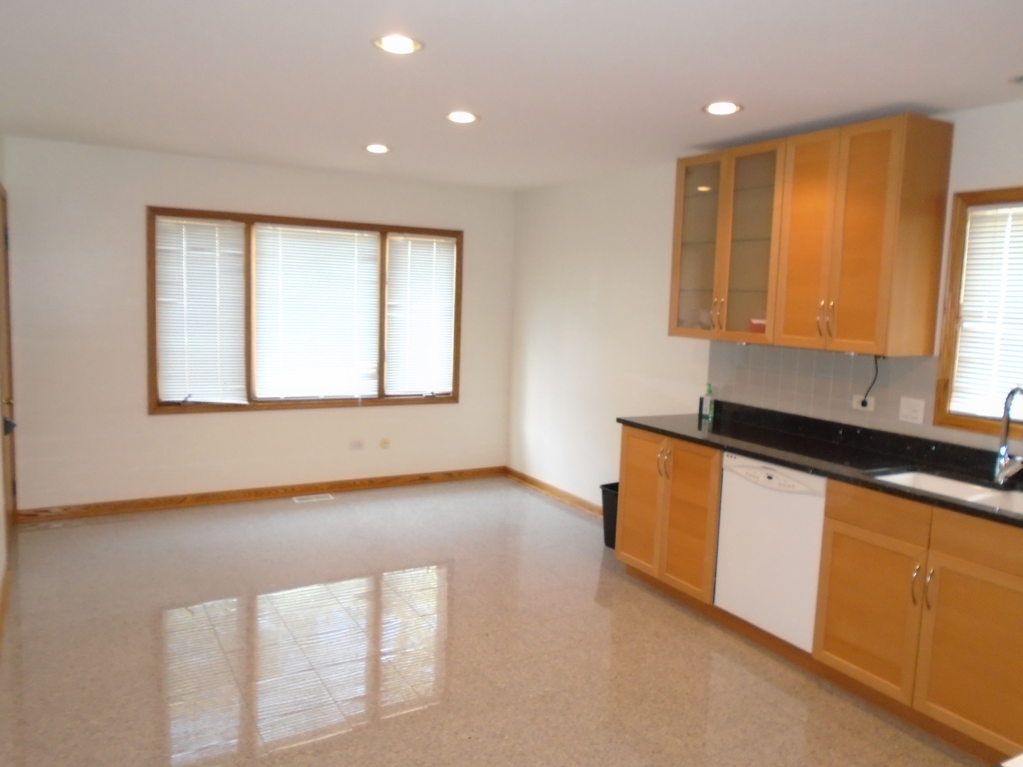 8652 West Sunset Road Niles, IL 60714 - Photo 6 of 20