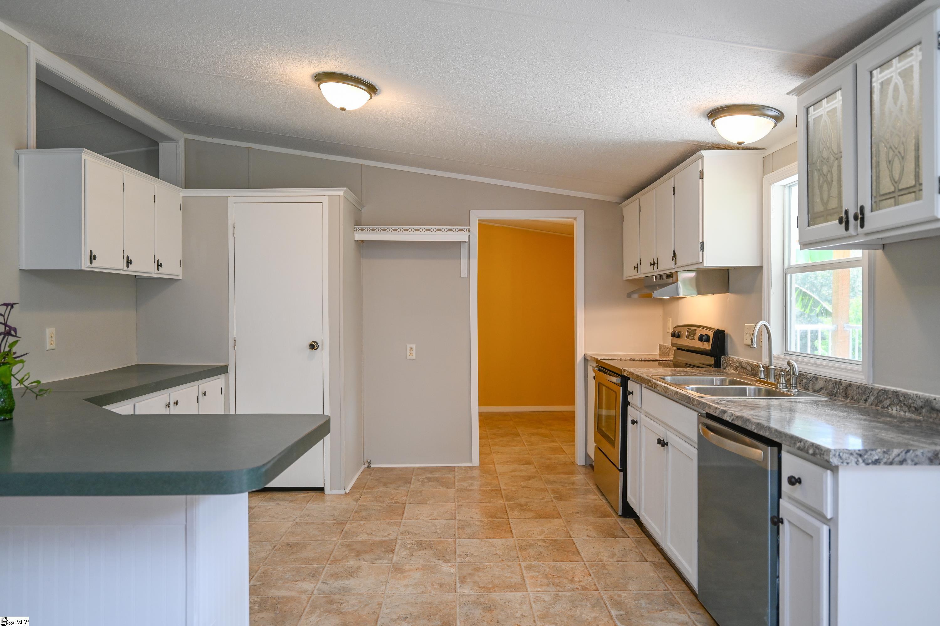 135 Gray Barn Road Clinton, SC 29325 - Photo 7 of 28 Gallery Image 7