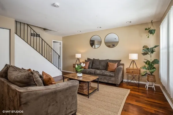 $289,900 | 1797 Queensbury Circle, Hoffman Estates, IL 60169