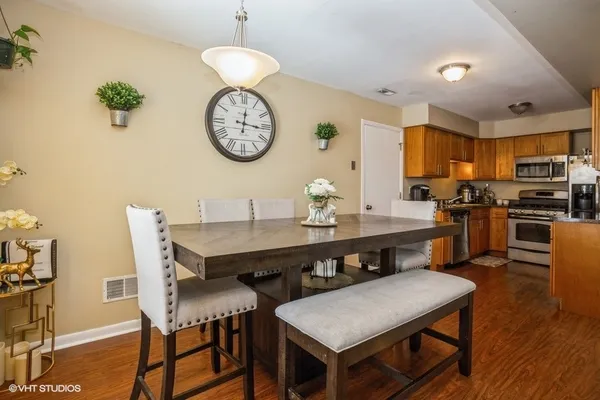 $289,900 | 1797 Queensbury Circle, Hoffman Estates, IL 60169