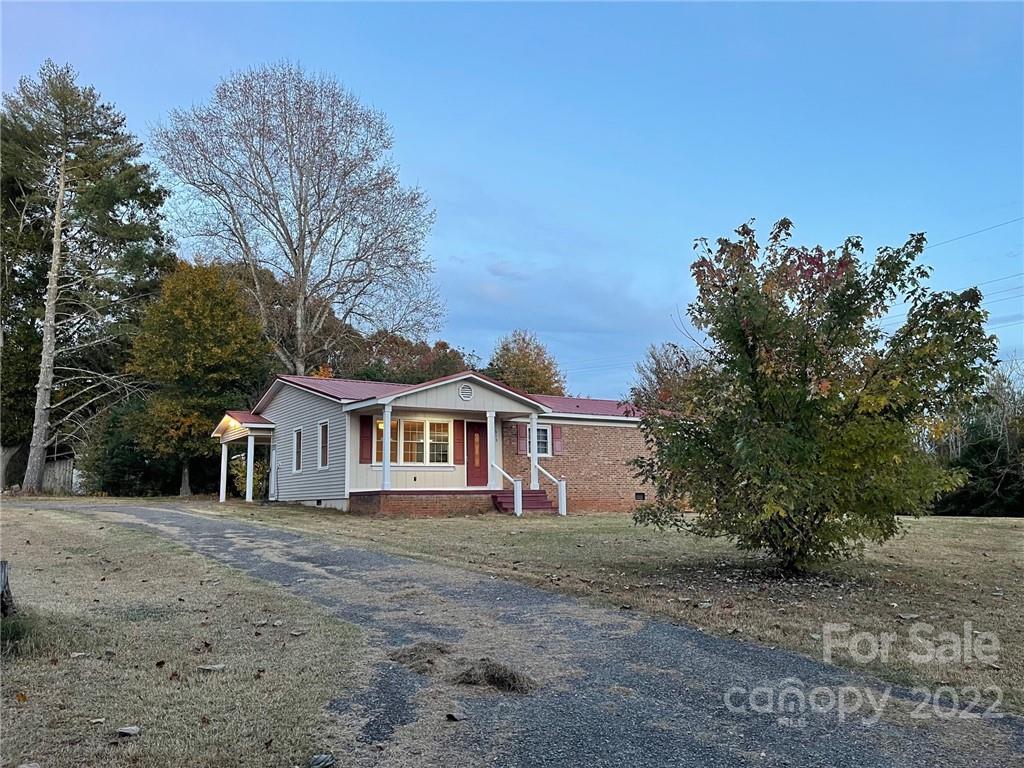 689 Whiteside Road Rutherfordton, NC 28139 - Photo 8 of 41 a front view of a house with a tree