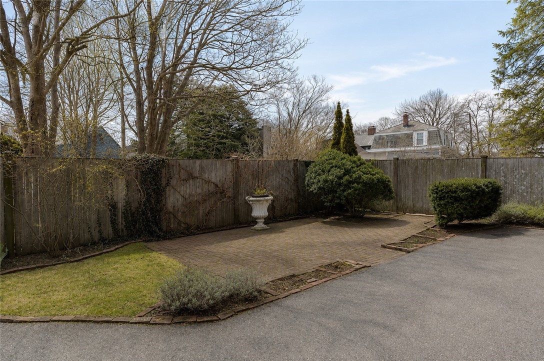 12 Elm Street, Unit 2 Newport, RI 02840 - Photo 14 of 15 Yard