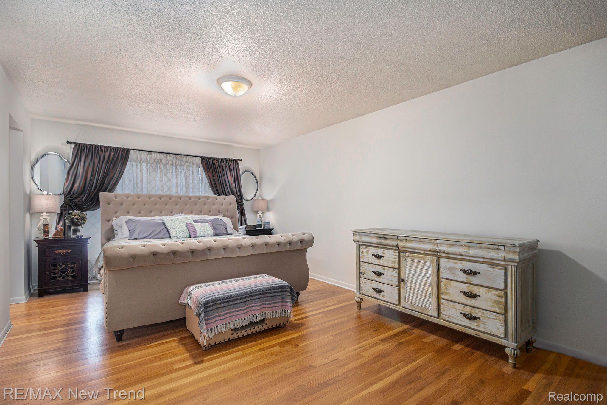 35946 Johnstown Road Farmington, MI 48335 - Photo 24 of 50 Master Bedroom