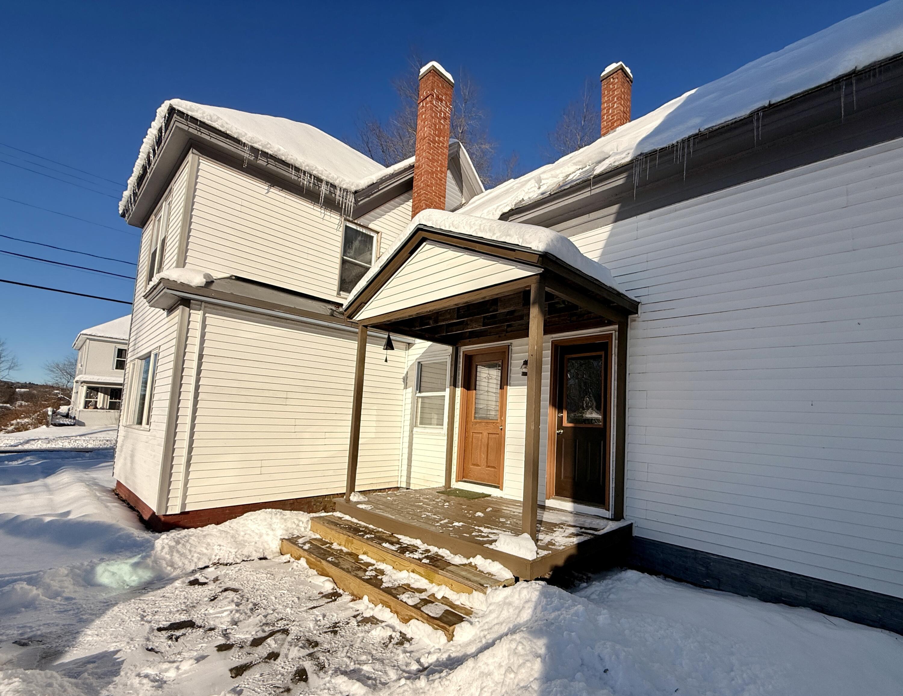 75 Madison Avenue Madison, ME 04950 - Photo 3 of 19 Entry