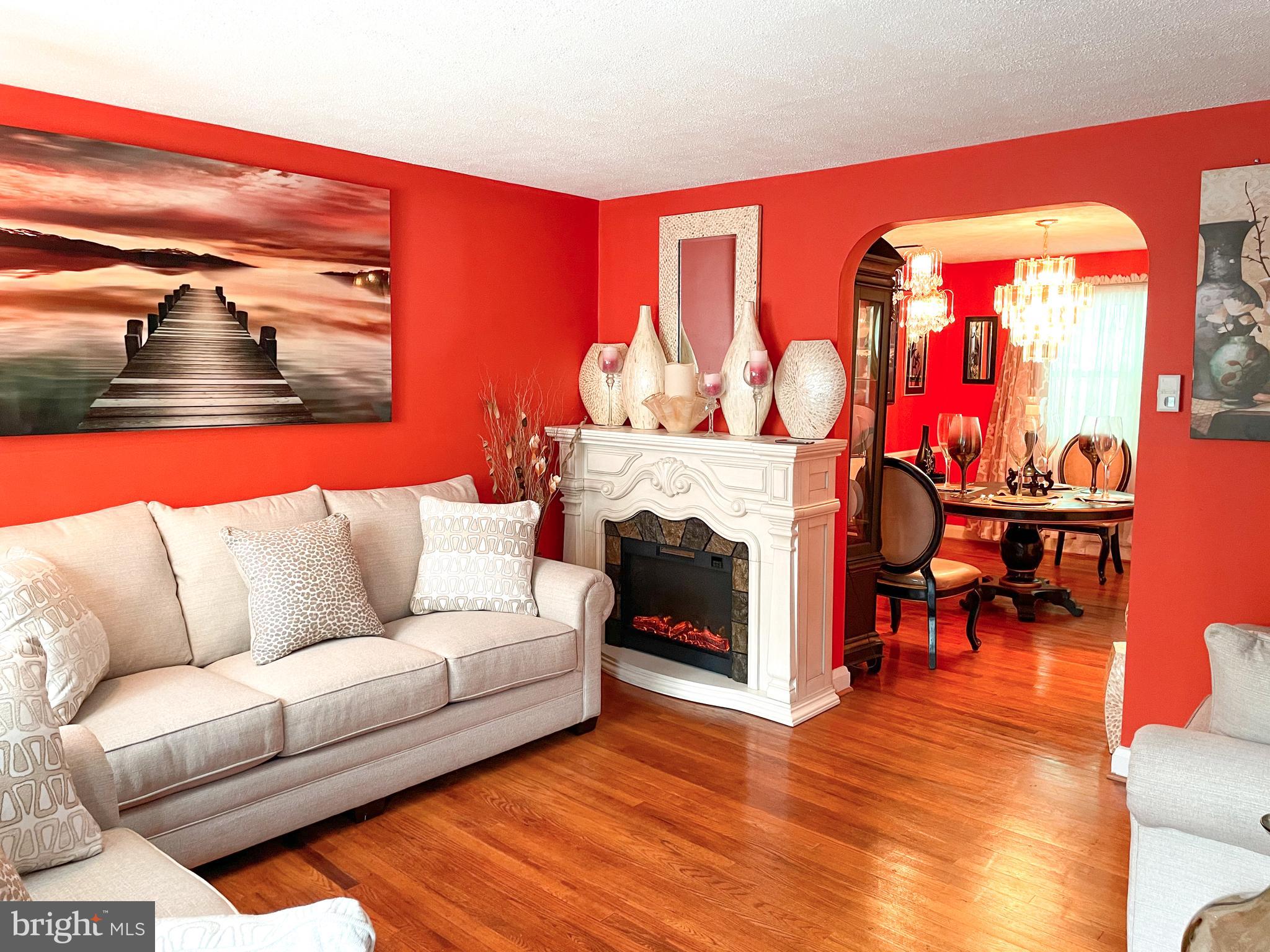 957 Masefield Road Baltimore, MD 21207 - Photo 3 of 20 Living Room