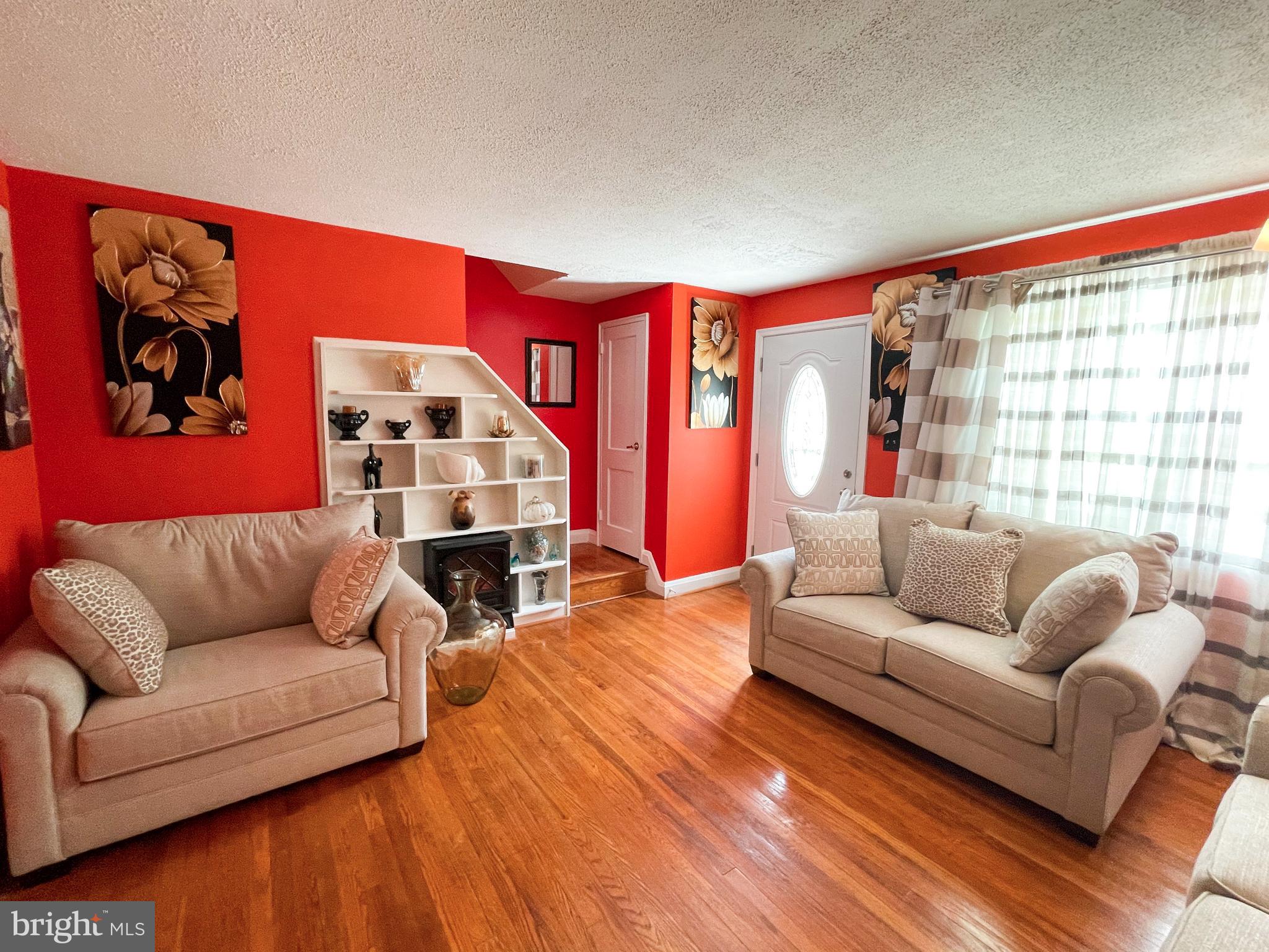 957 Masefield Road Baltimore, MD 21207 - Photo 4 of 20 Living Room