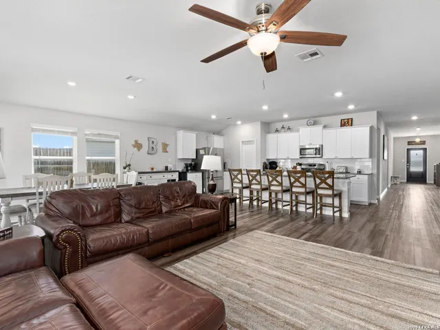 $2,400 | 597 Summersweet Road, New Braunfels, TX 78130