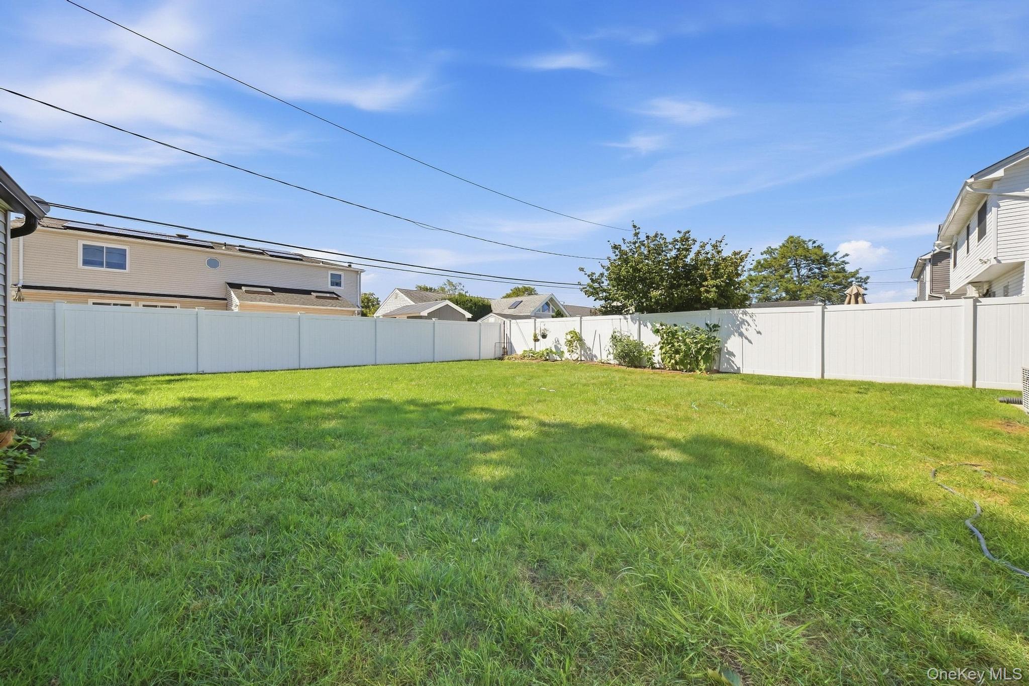 18 Devon Road Bethpage, NY 11714 - Photo 26 of 31 Gallery Image 26