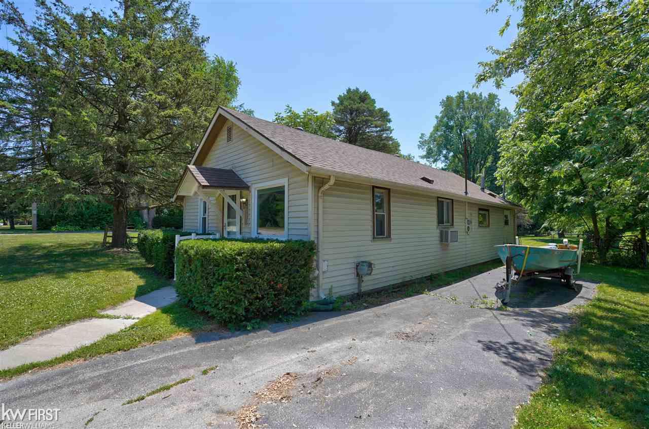4313 Calkins Road Flint, MI 48532 - Photo 30 of 42 50082329-29.JPG