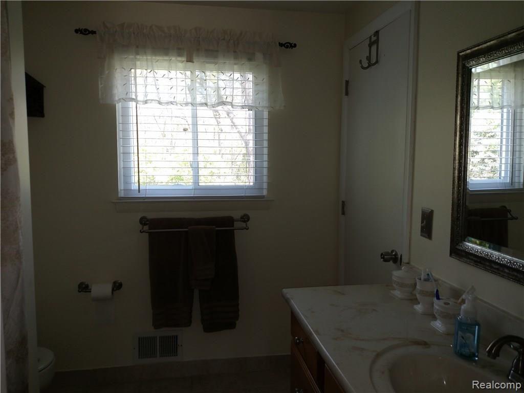 358 Arlington Drive Rochester Hills, MI 48307 - Photo 19 of 20