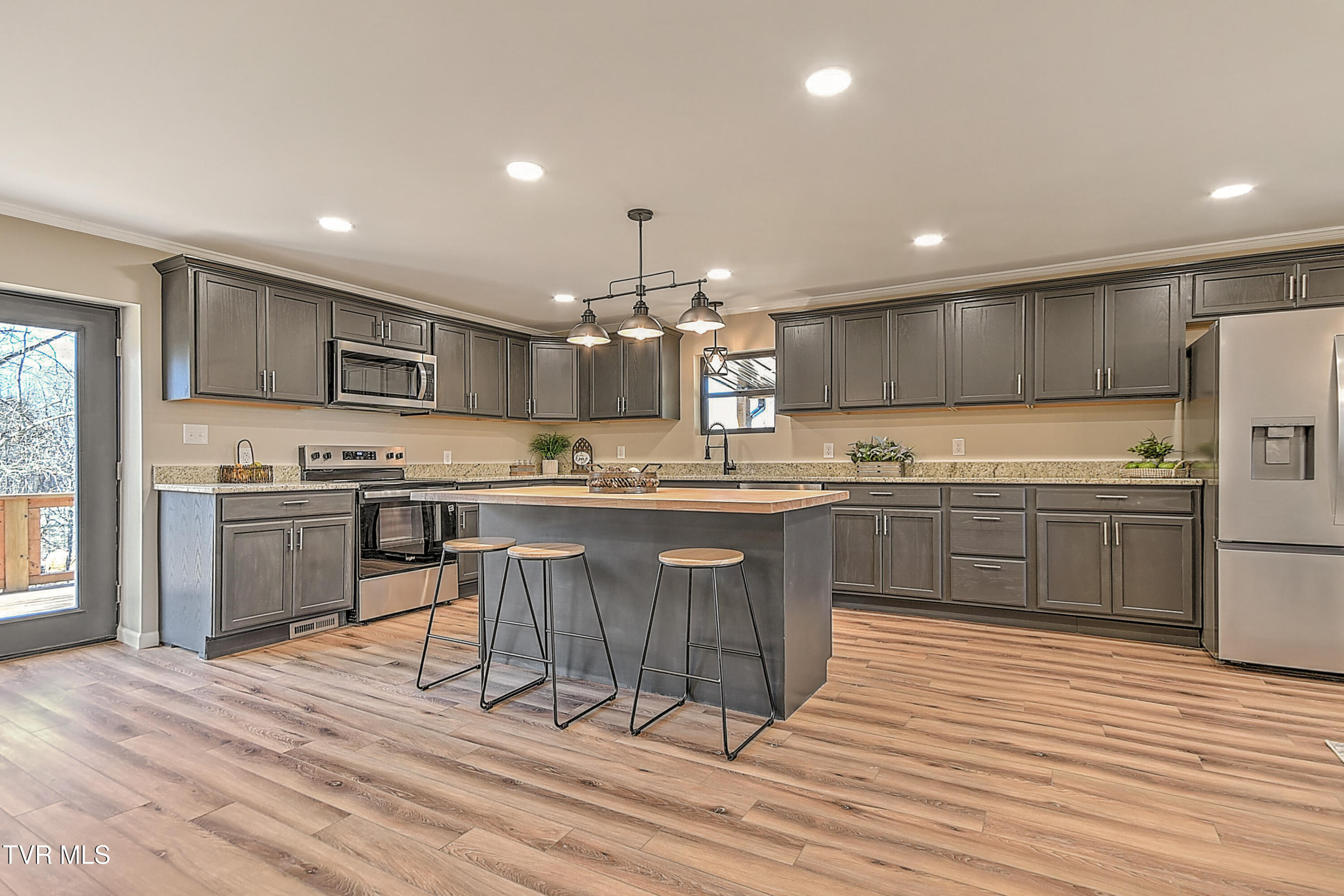 443 Henson Road Bristol, TN 37620 - Photo 16 of 60 443 Henson Gunit-17