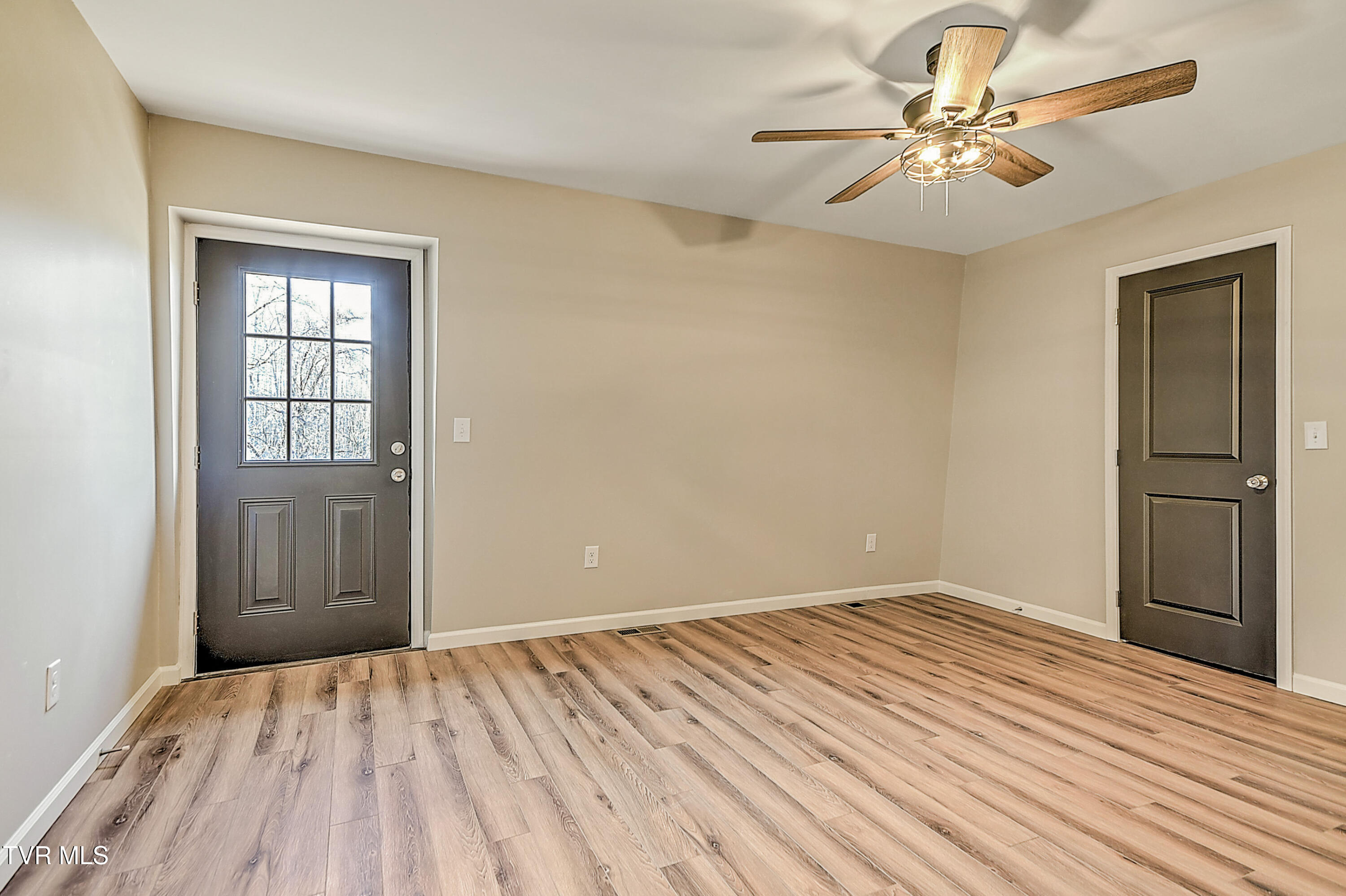 443 Henson Road Bristol, TN 37620 - Photo 24 of 60 443 Henson Gunit-36