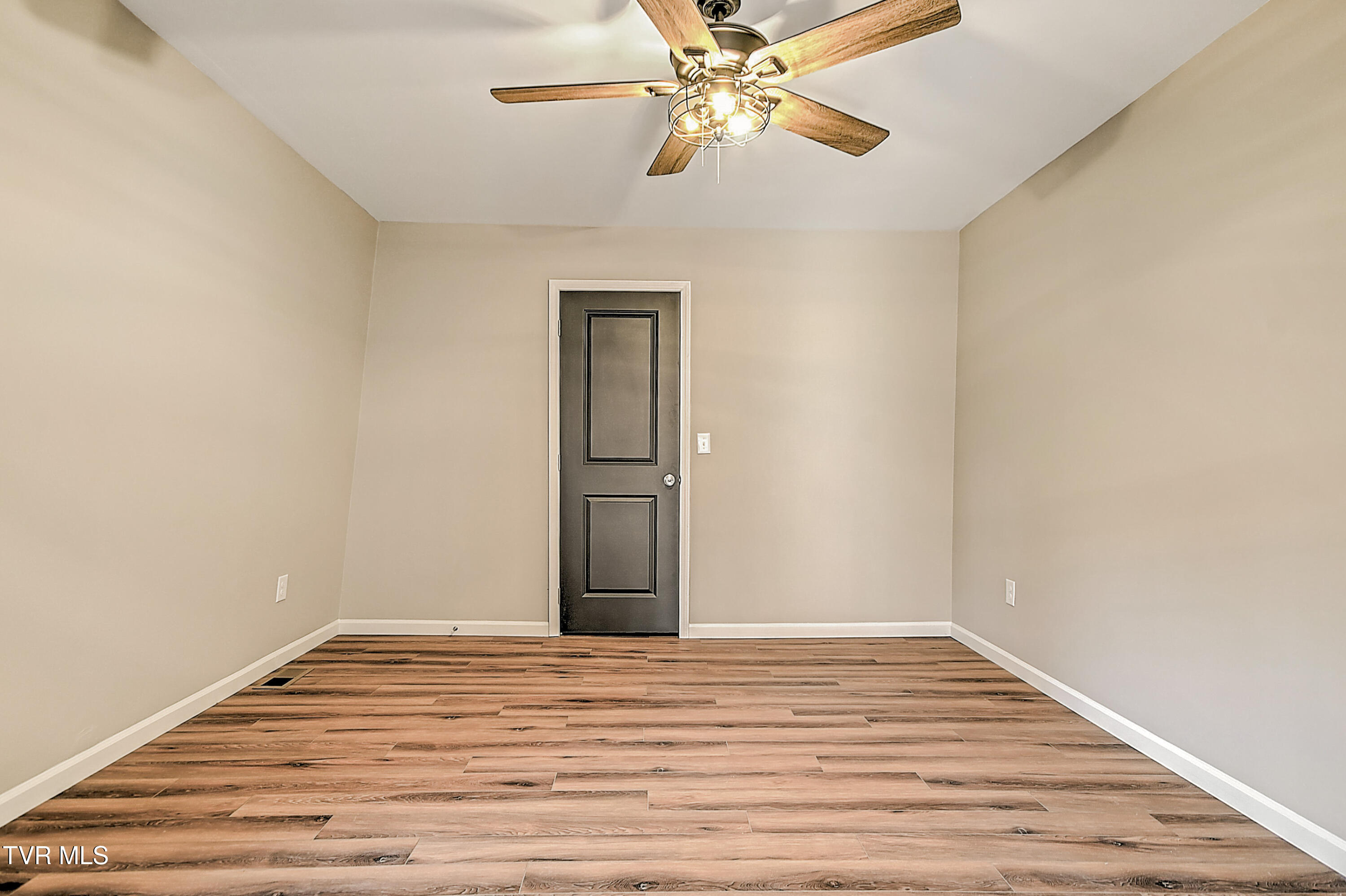 443 Henson Road Bristol, TN 37620 - Photo 25 of 60 443 Henson Gunit-38