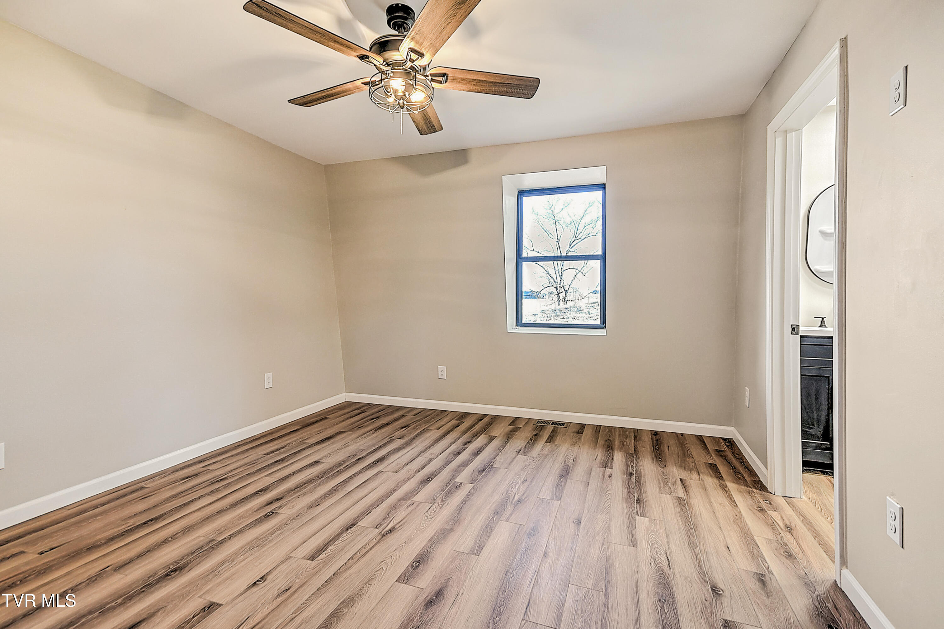 443 Henson Road Bristol, TN 37620 - Photo 29 of 60 443 Henson Gunit-24