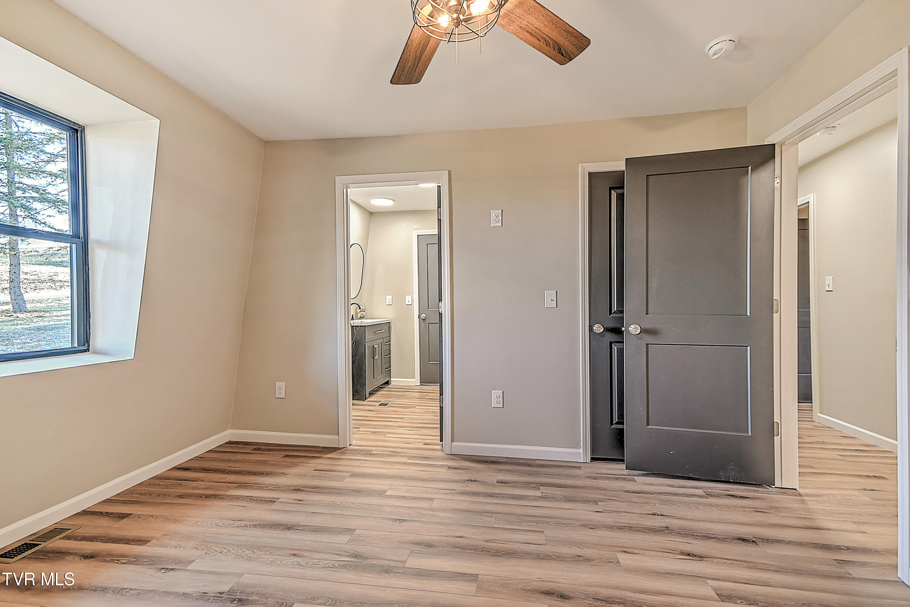 443 Henson Road Bristol, TN 37620 - Photo 30 of 60 443 Henson Gunit-26