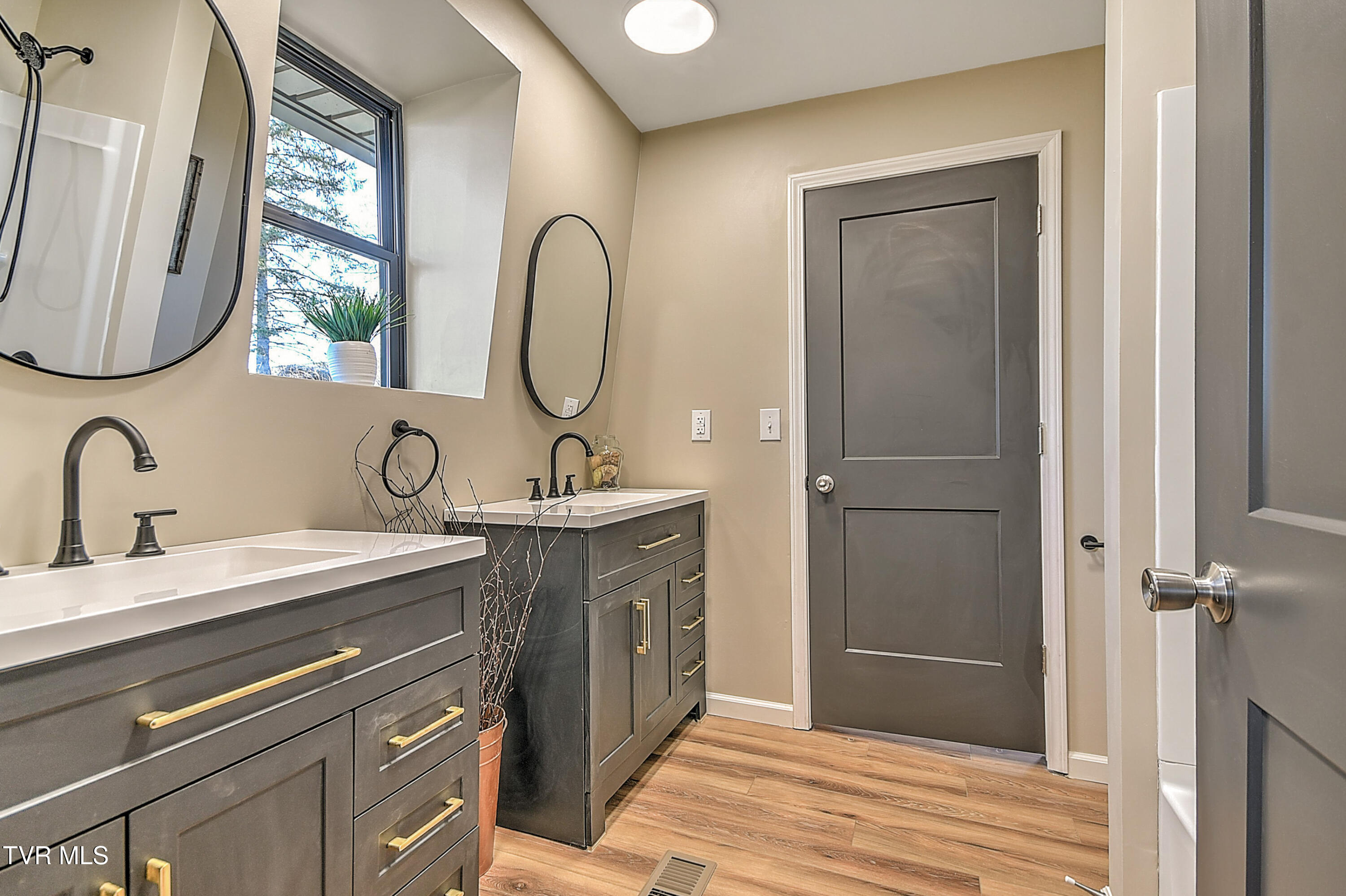 443 Henson Road Bristol, TN 37620 - Photo 31 of 60 443 Henson Gunit-28