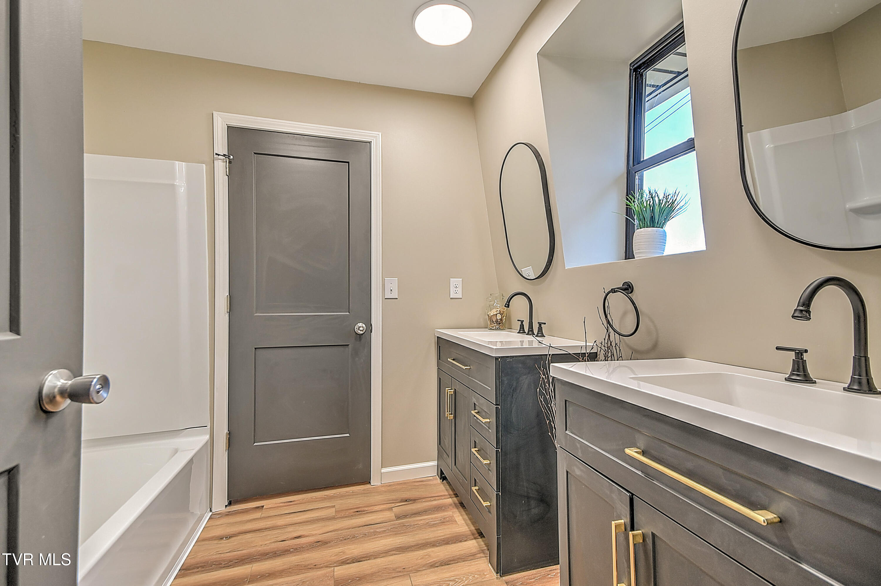 443 Henson Road Bristol, TN 37620 - Photo 32 of 60 443 Henson Gunit-29