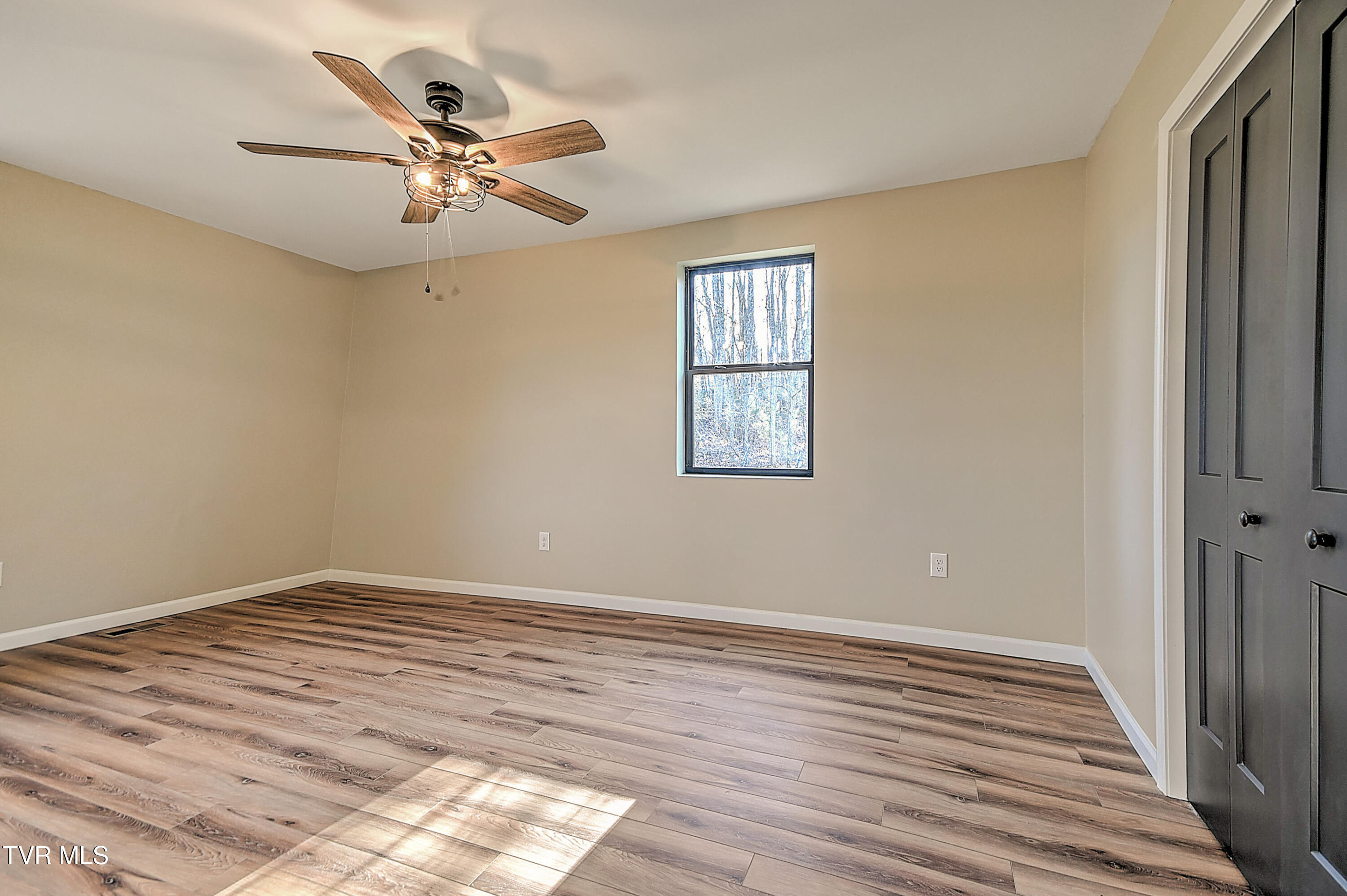 443 Henson Road Bristol, TN 37620 - Photo 35 of 60 443 Henson Gunit-33