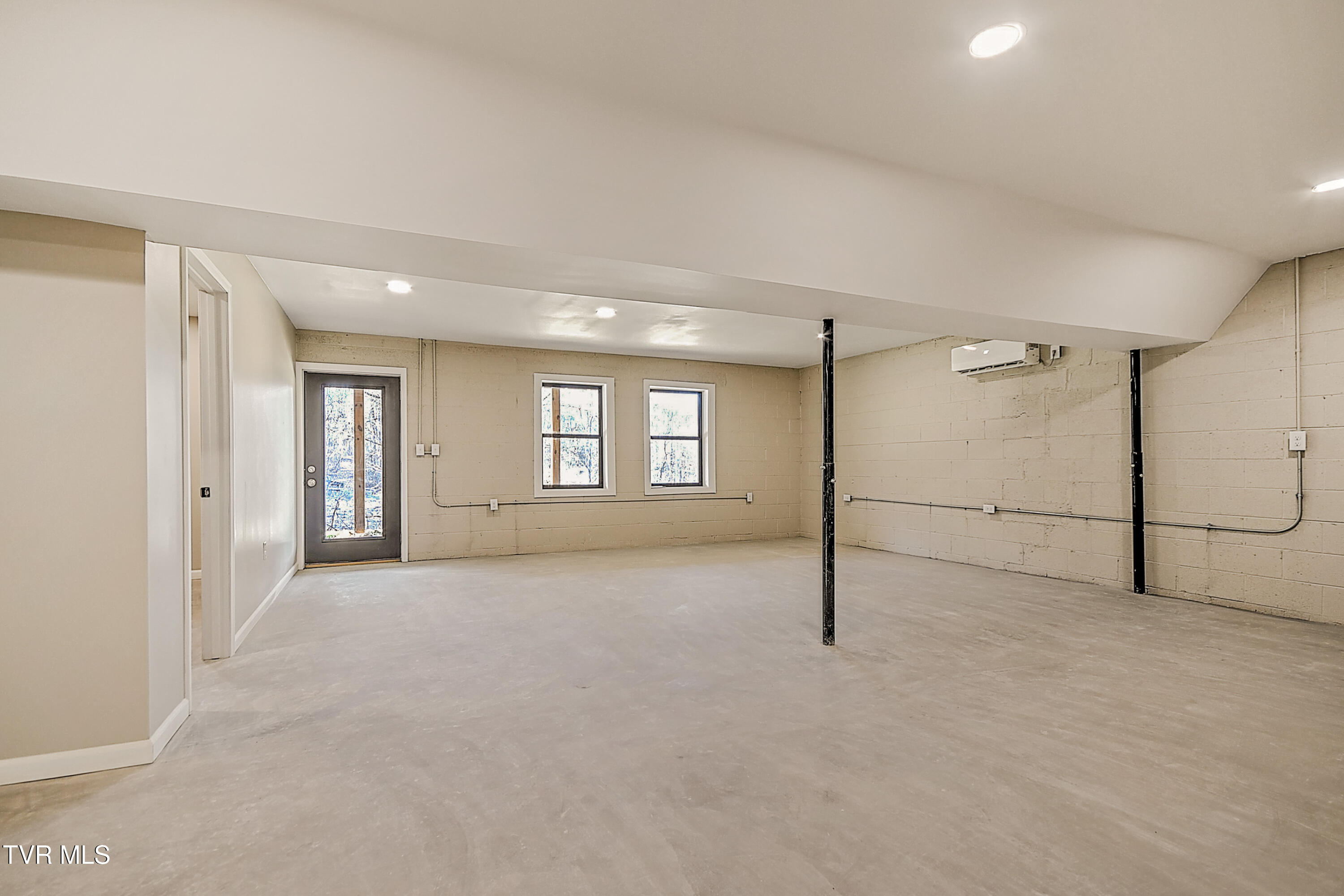 443 Henson Road Bristol, TN 37620 - Photo 38 of 60 443 Henson Gunit-41