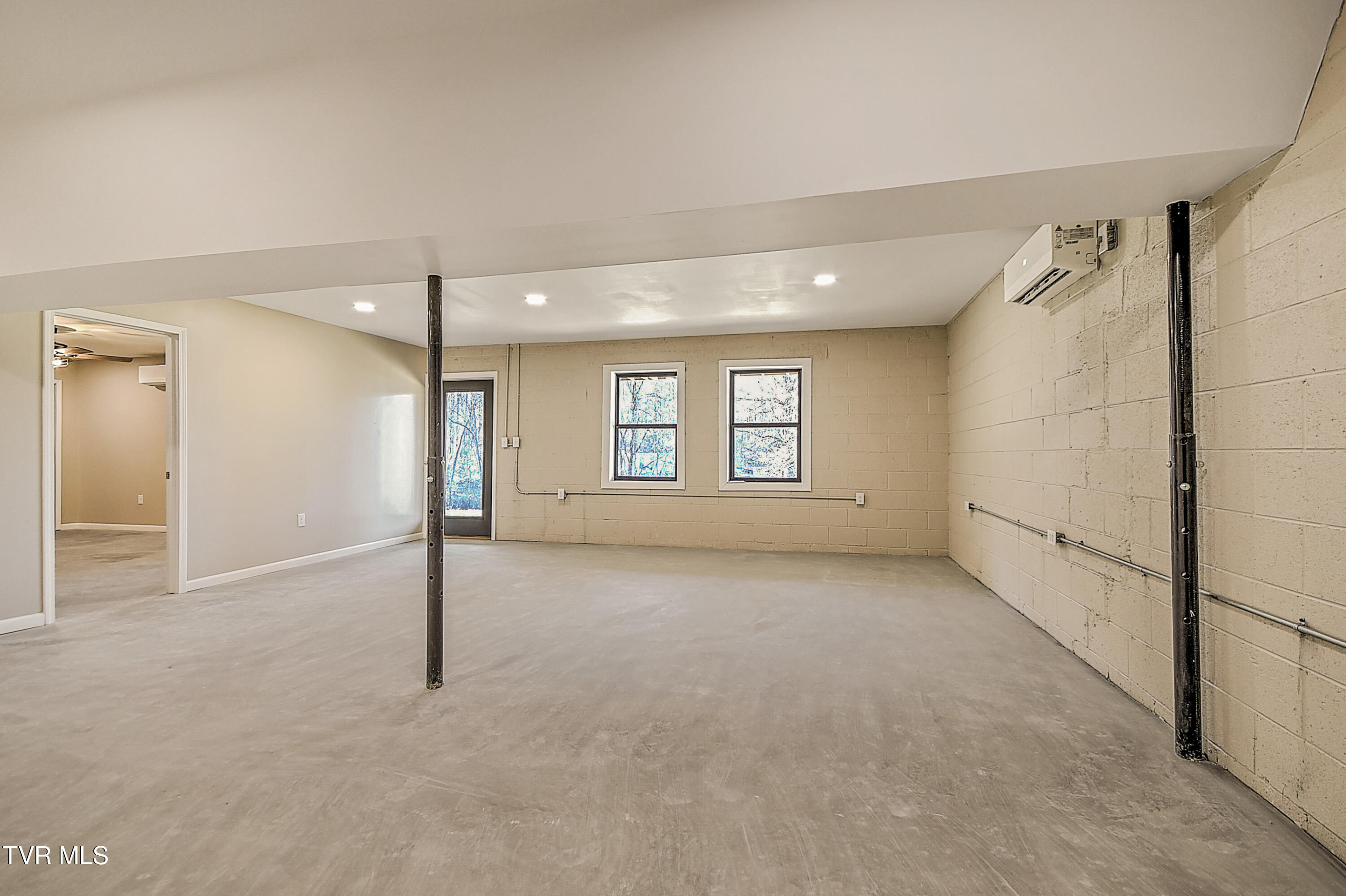 443 Henson Road Bristol, TN 37620 - Photo 39 of 60 443 Henson Gunit-42