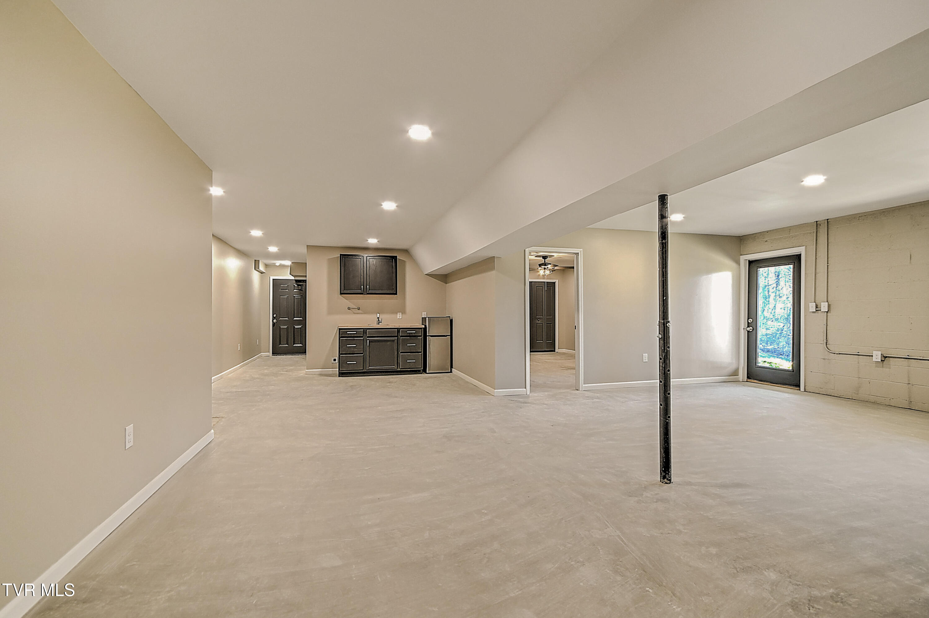 443 Henson Road Bristol, TN 37620 - Photo 40 of 60 443 Henson Gunit-43