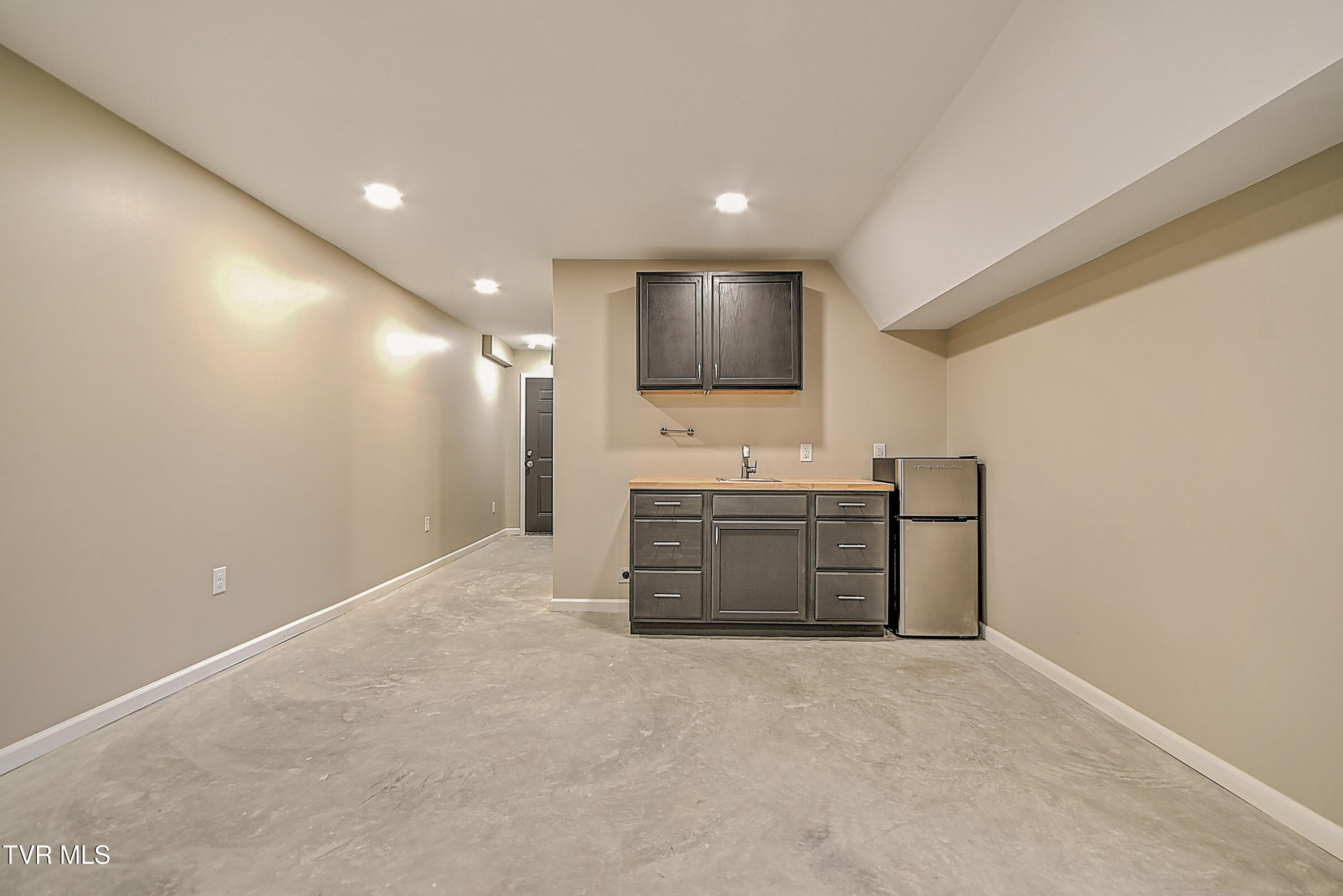 443 Henson Road Bristol, TN 37620 - Photo 41 of 60 443 Henson Gunit-47