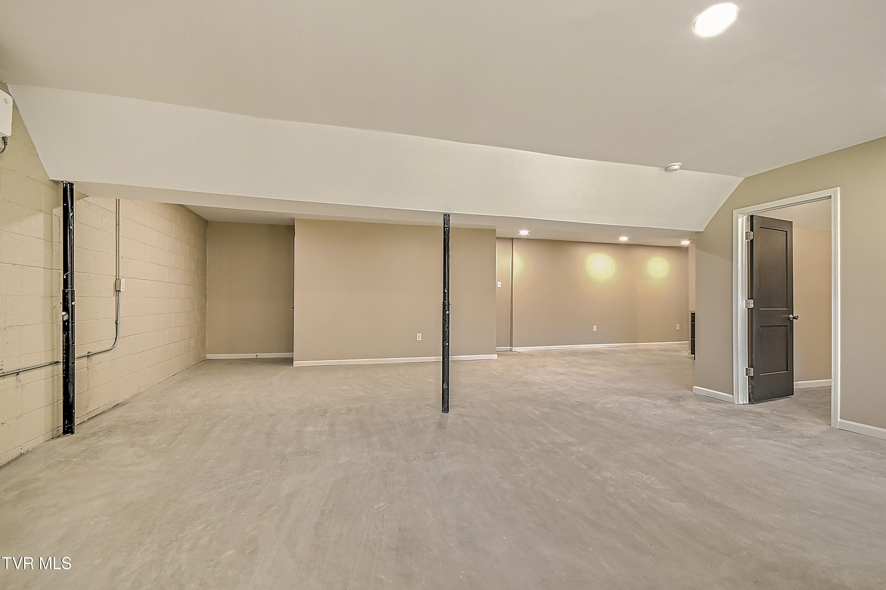 443 Henson Road Bristol, TN 37620 - Photo 42 of 60 443 Henson Gunit-44