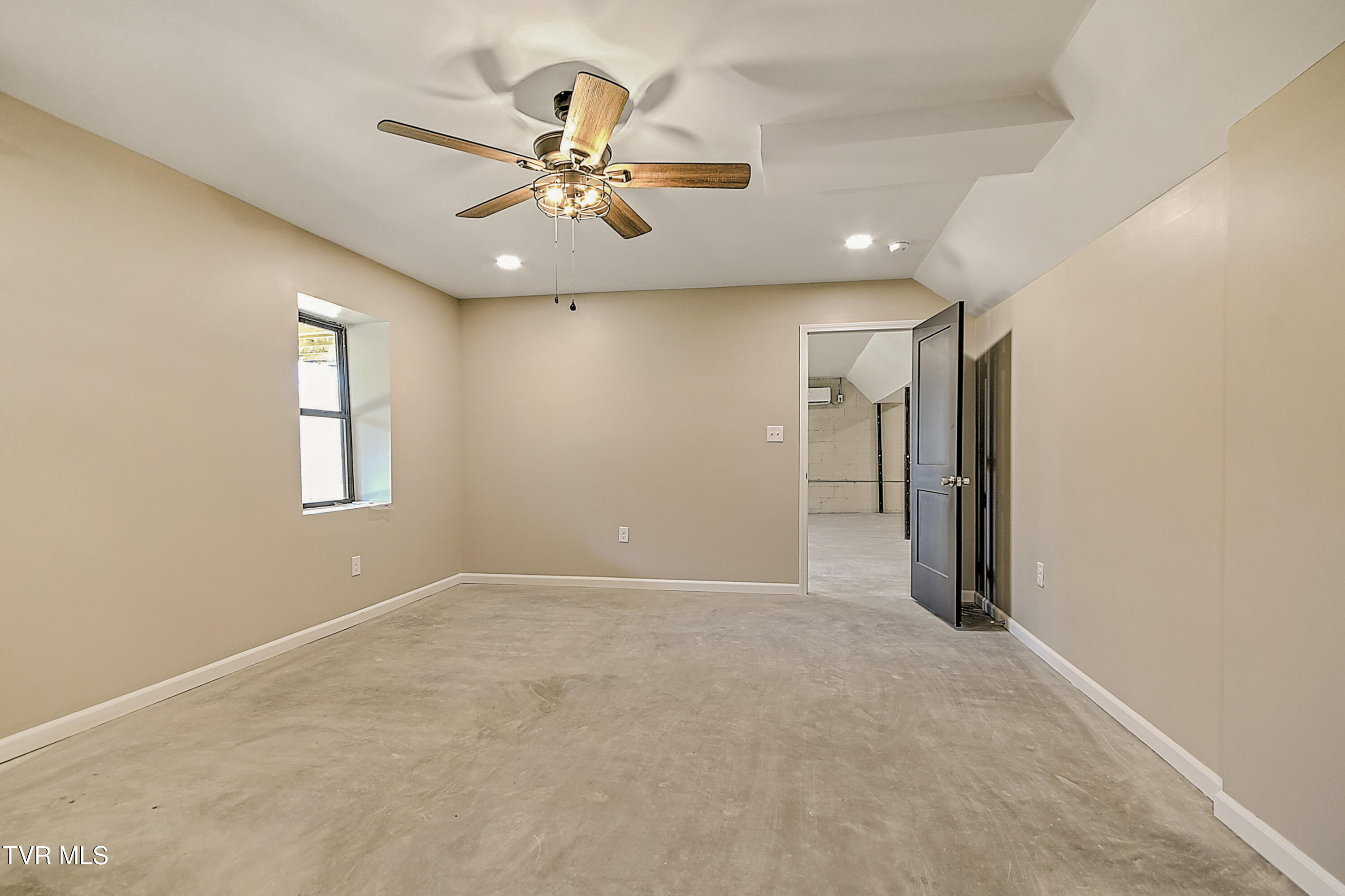 443 Henson Road Bristol, TN 37620 - Photo 44 of 60 443 Henson Gunit-46