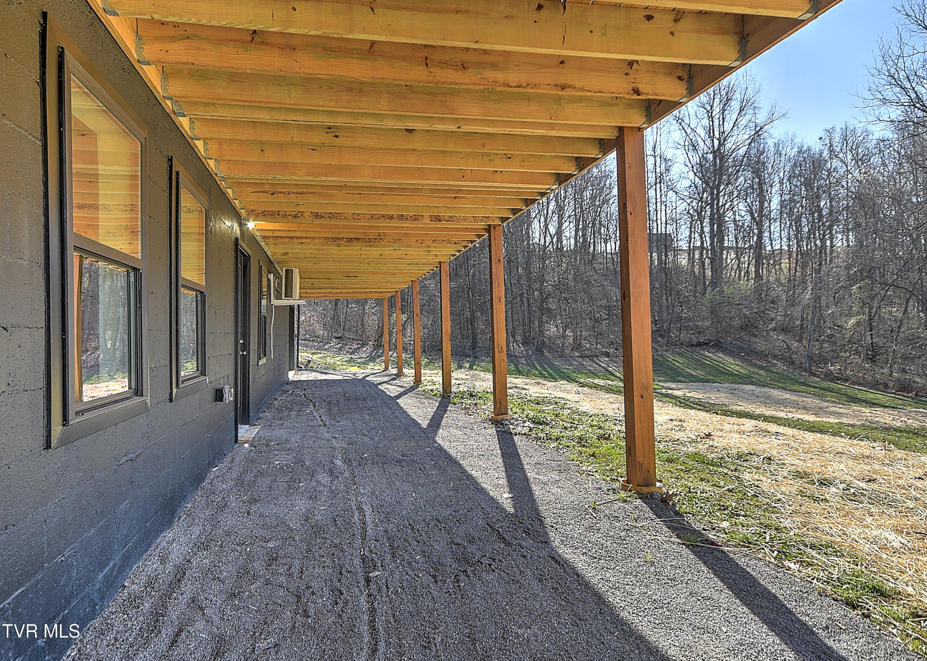 443 Henson Road Bristol, TN 37620 - Photo 47 of 60 443 Henson Gunit-66