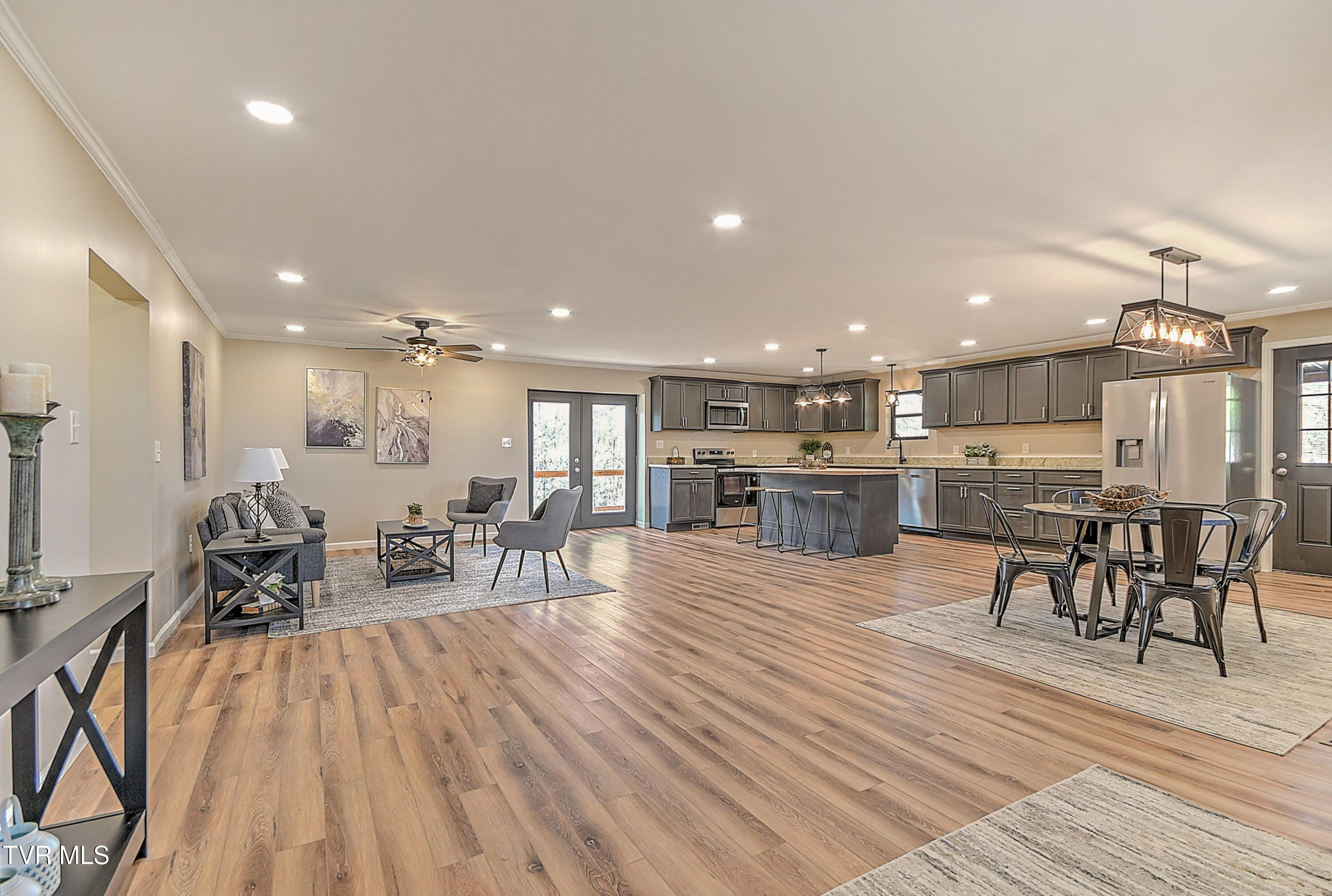 443 Henson Road Bristol, TN 37620 - Photo 4 of 60 443 Henson Gunit-5