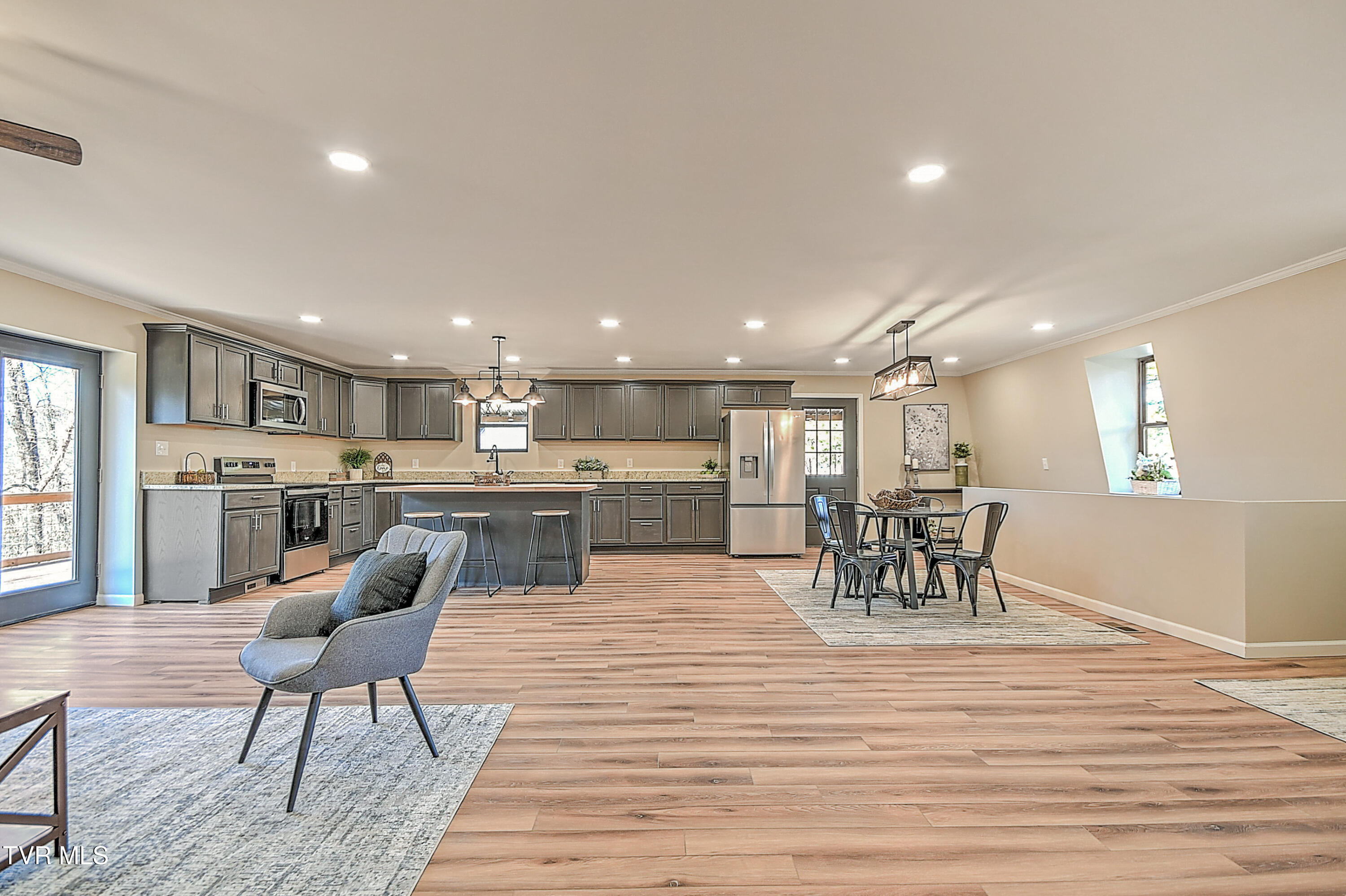 443 Henson Road Bristol, TN 37620 - Photo 6 of 60 443 Henson Gunit-9