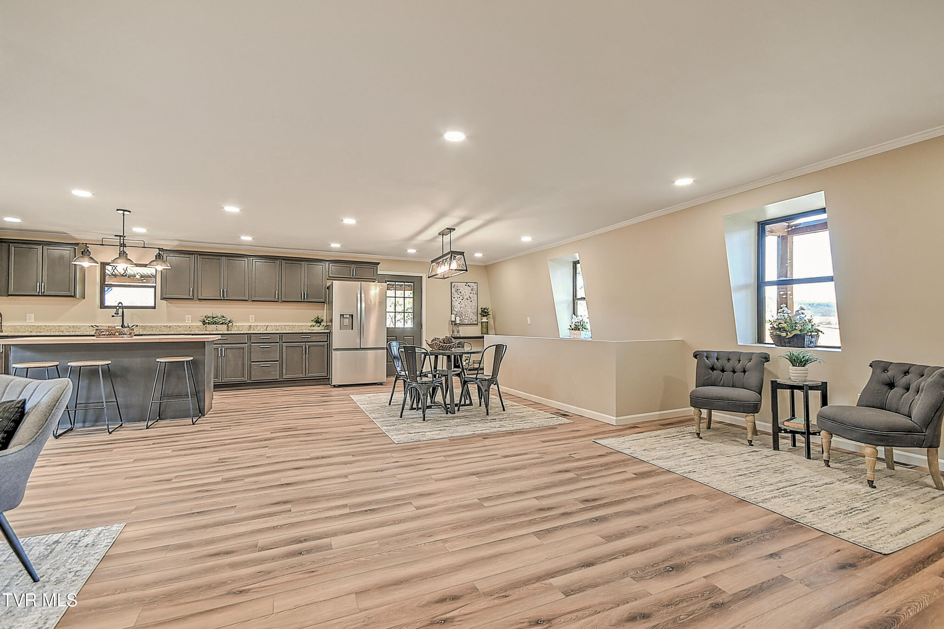 443 Henson Road Bristol, TN 37620 - Photo 7 of 60 443 Henson Gunit-8