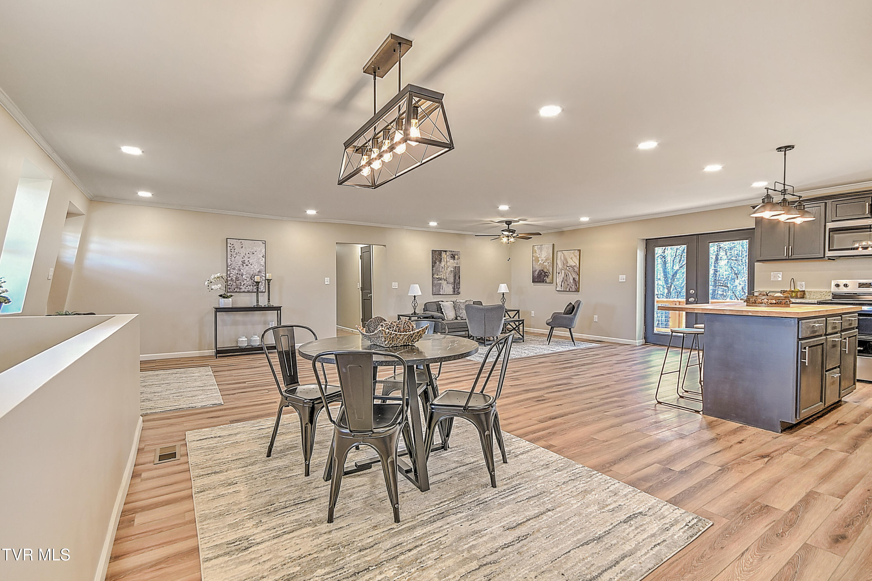 443 Henson Road Bristol, TN 37620 - Photo 9 of 60 443 Henson Gunit-14