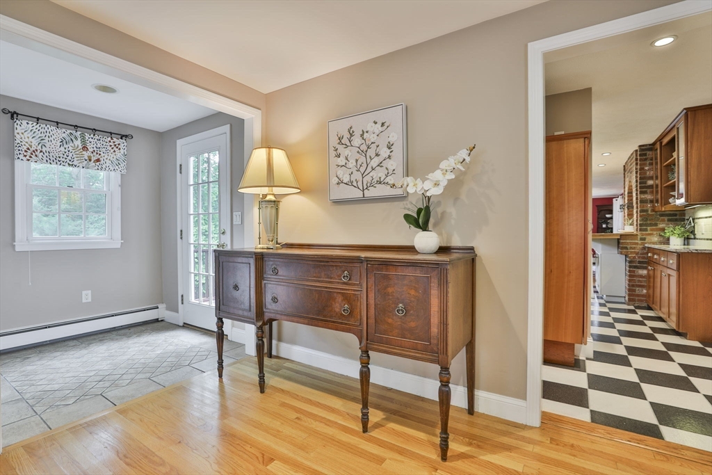 33 Reynolds Road Wakefield, MA 01880 - Photo 8 of 42