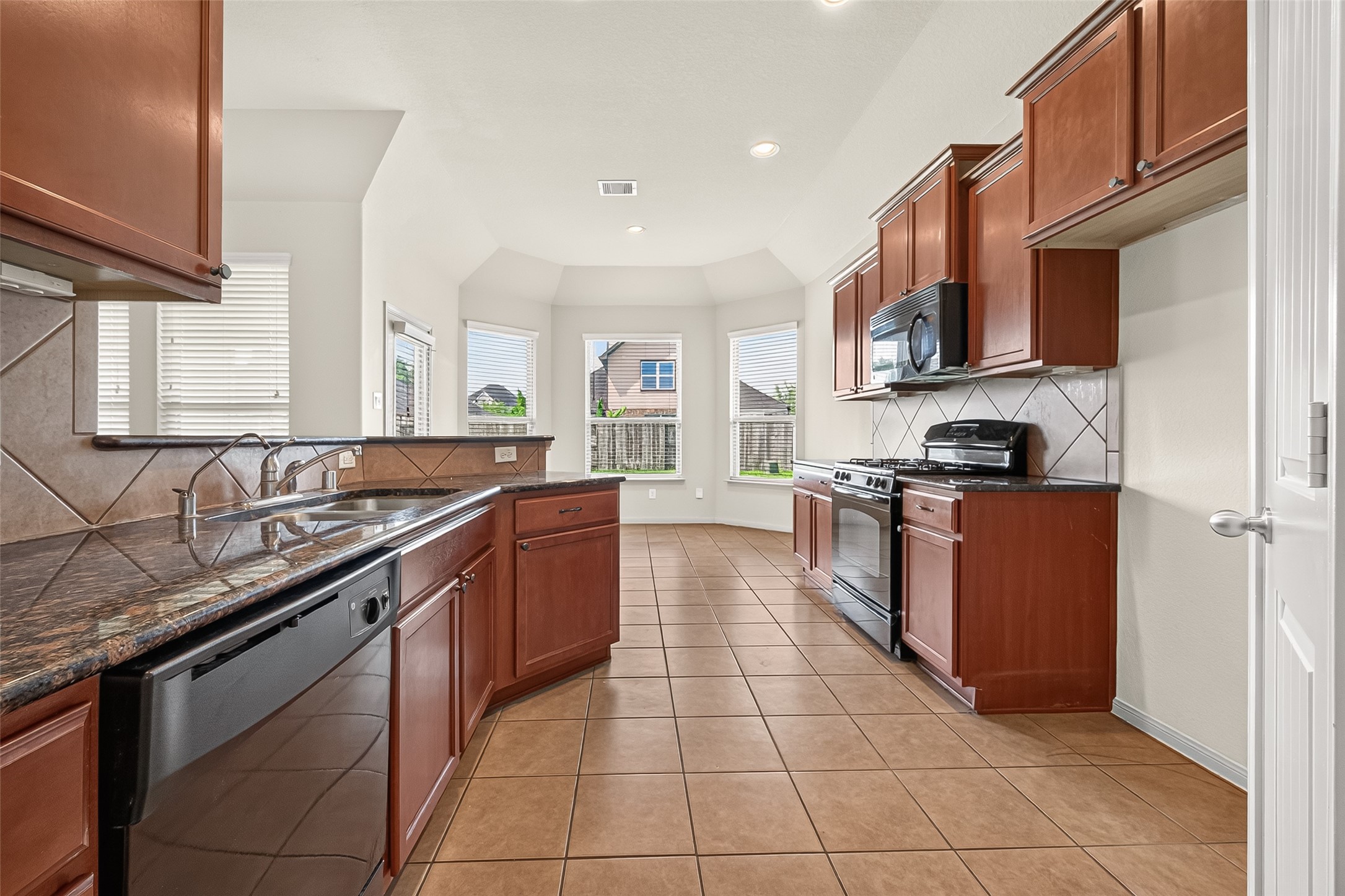 9214 Cavalier Lane Rosenberg, TX 77469 - Photo 16 of 37
