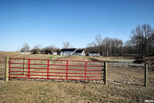 $395,000 | 3065 East County Road 1000, Plymouth, IL 62367