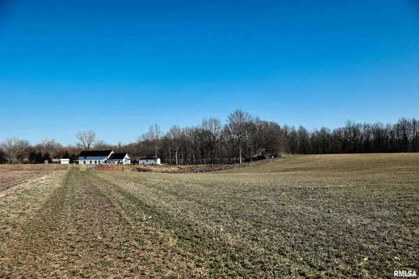 $395,000 | 3065 East County Road 1000, Plymouth, IL 62367