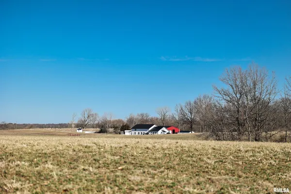 $395,000 | 3065 East County Road 1000, Plymouth, IL 62367